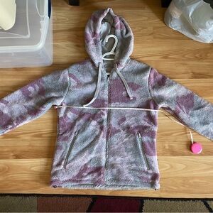 Ladies Cabela’s Camouflage Fleece Jacket - Sz S